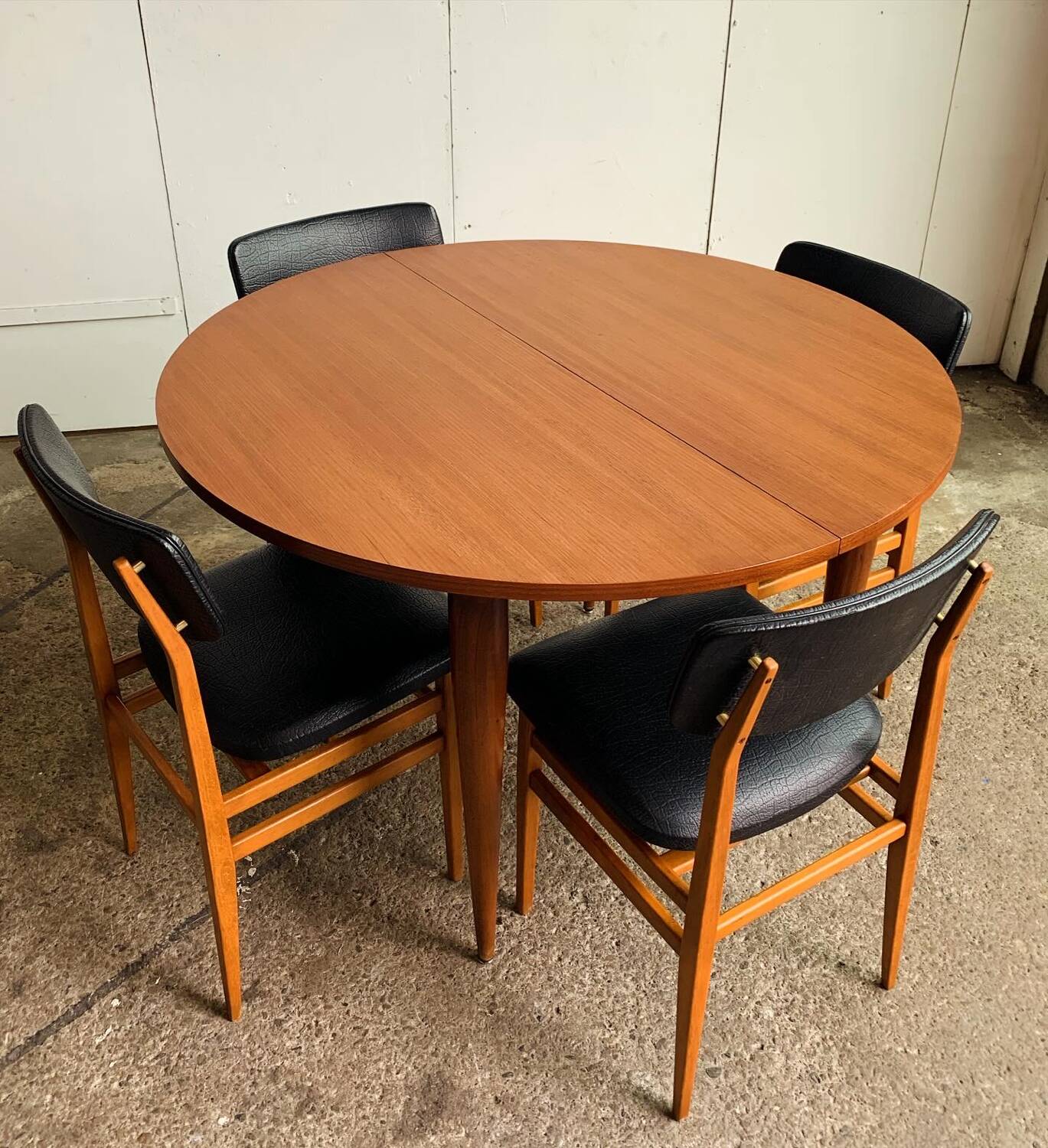 Vintage round extendable table