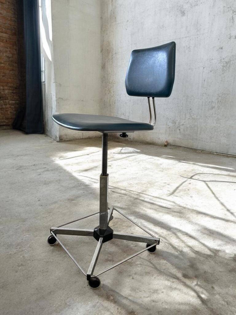Vintage industrial office chair / workshop chair / office chair