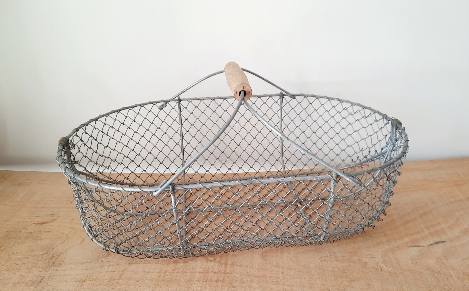 Metal wire basket