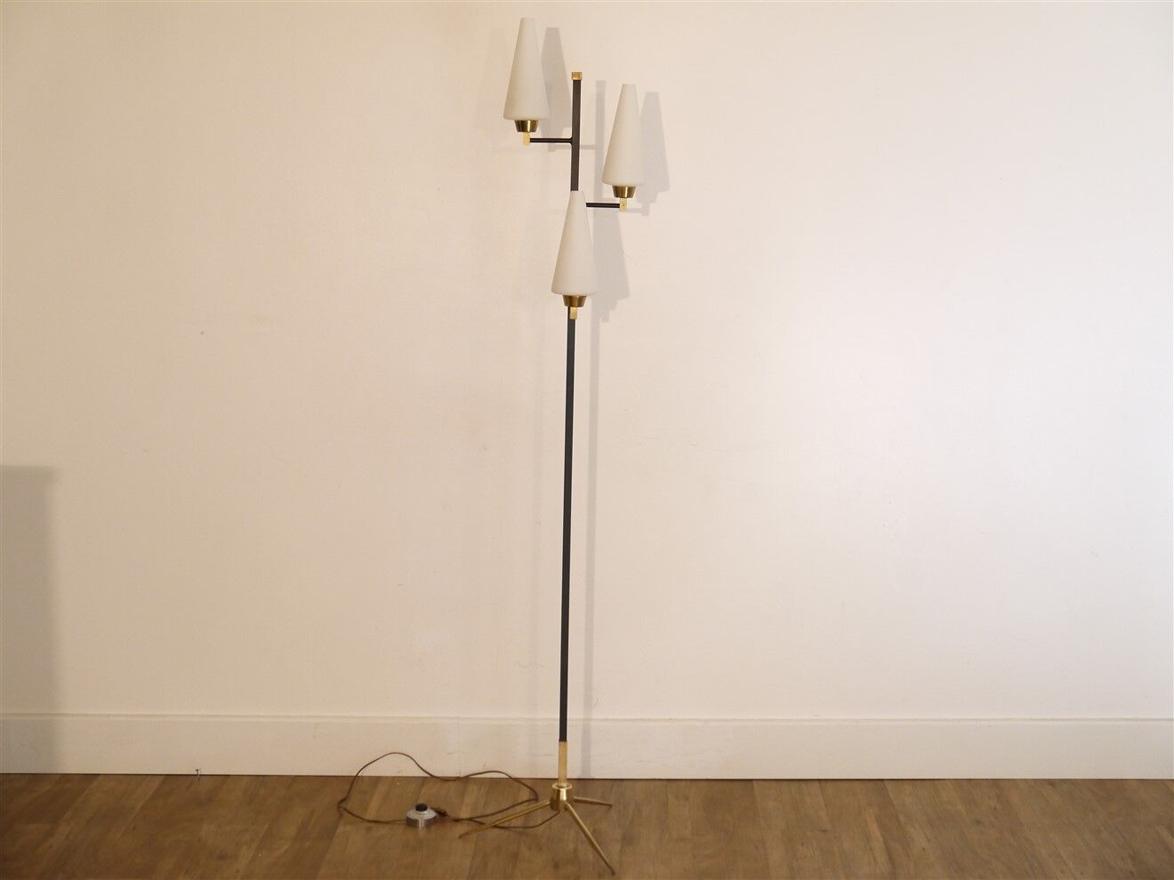 Vintage three-light floor lamp, in brass and opaline metal 1960