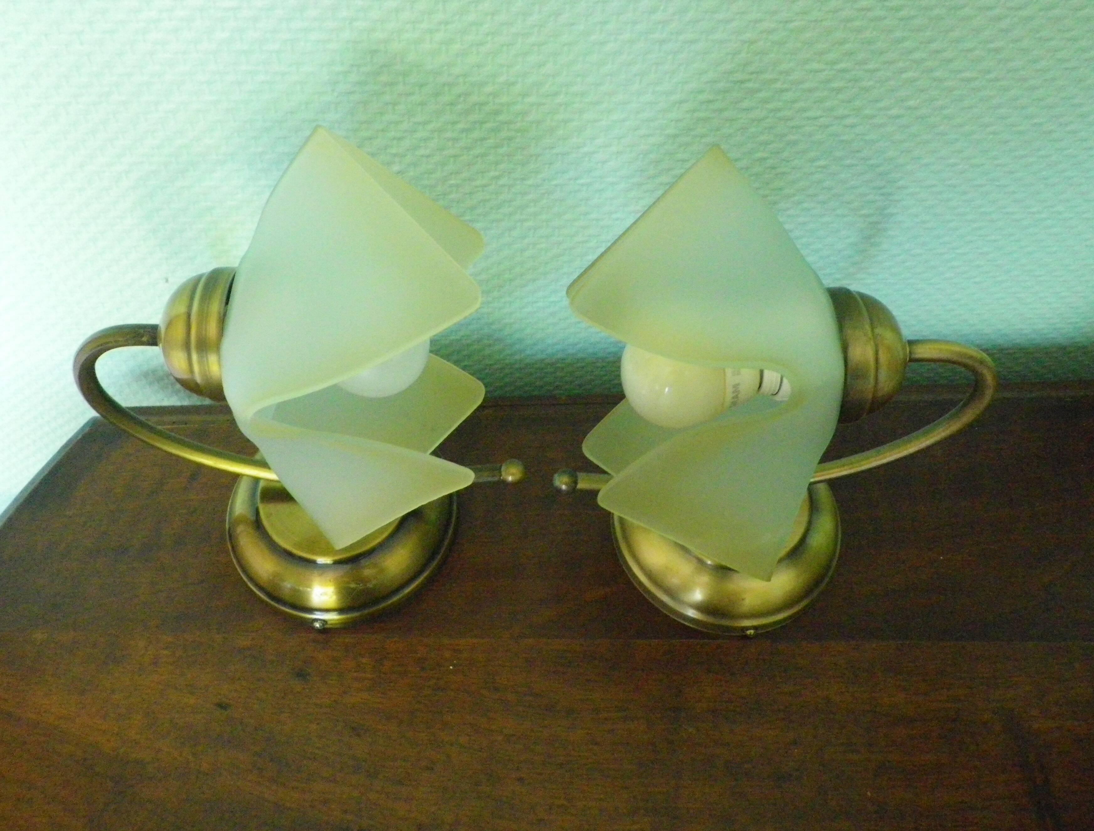 2 wall lights, opaline lampshade 1960/1970