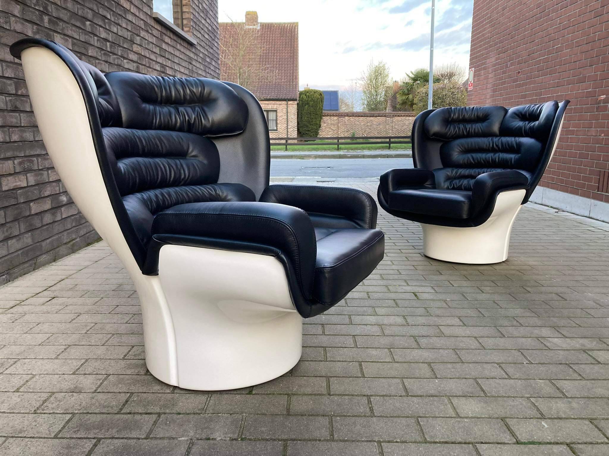 2x Joe Colombo Elda LONGHI Chair Black leather, White fiberglass
