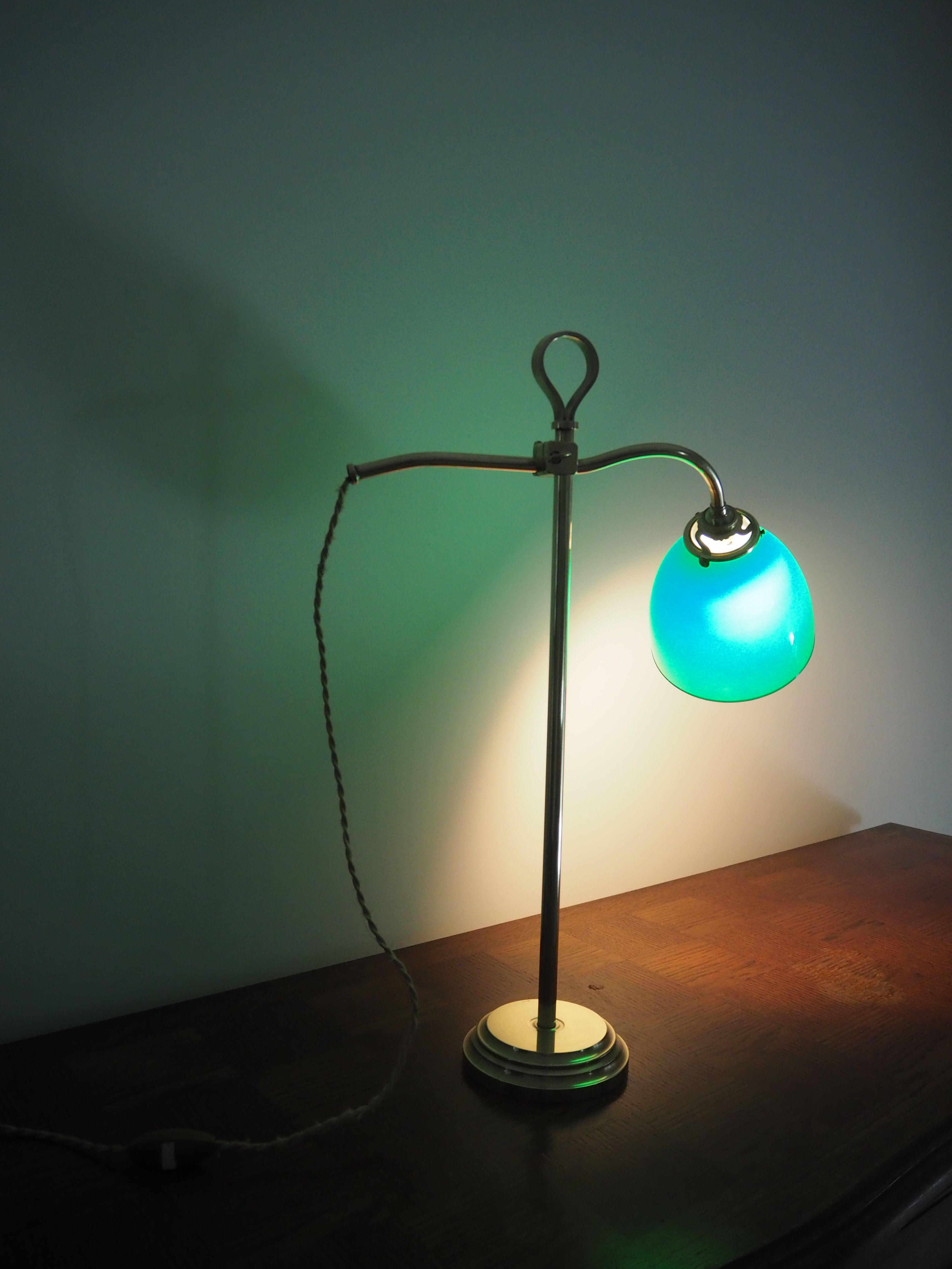 Desk lamp in brass with a swan neck and green opaline glass.