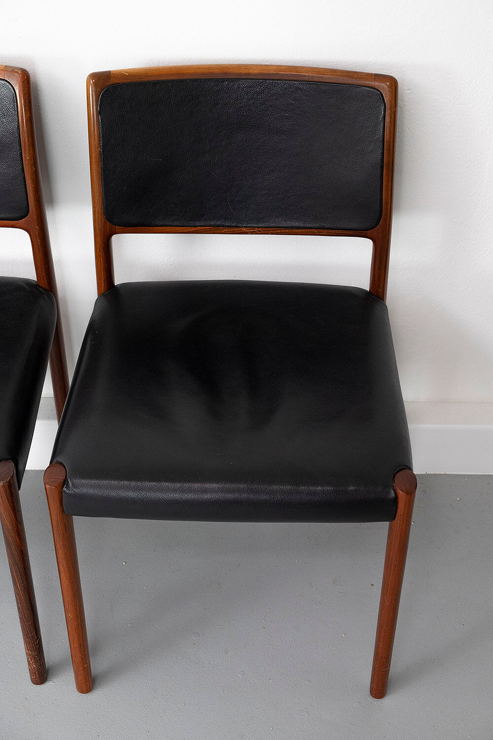 Set of 6 wooden Dining Chairs with black Leather, 1960