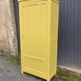 Simple yellow Parisian wardrobe