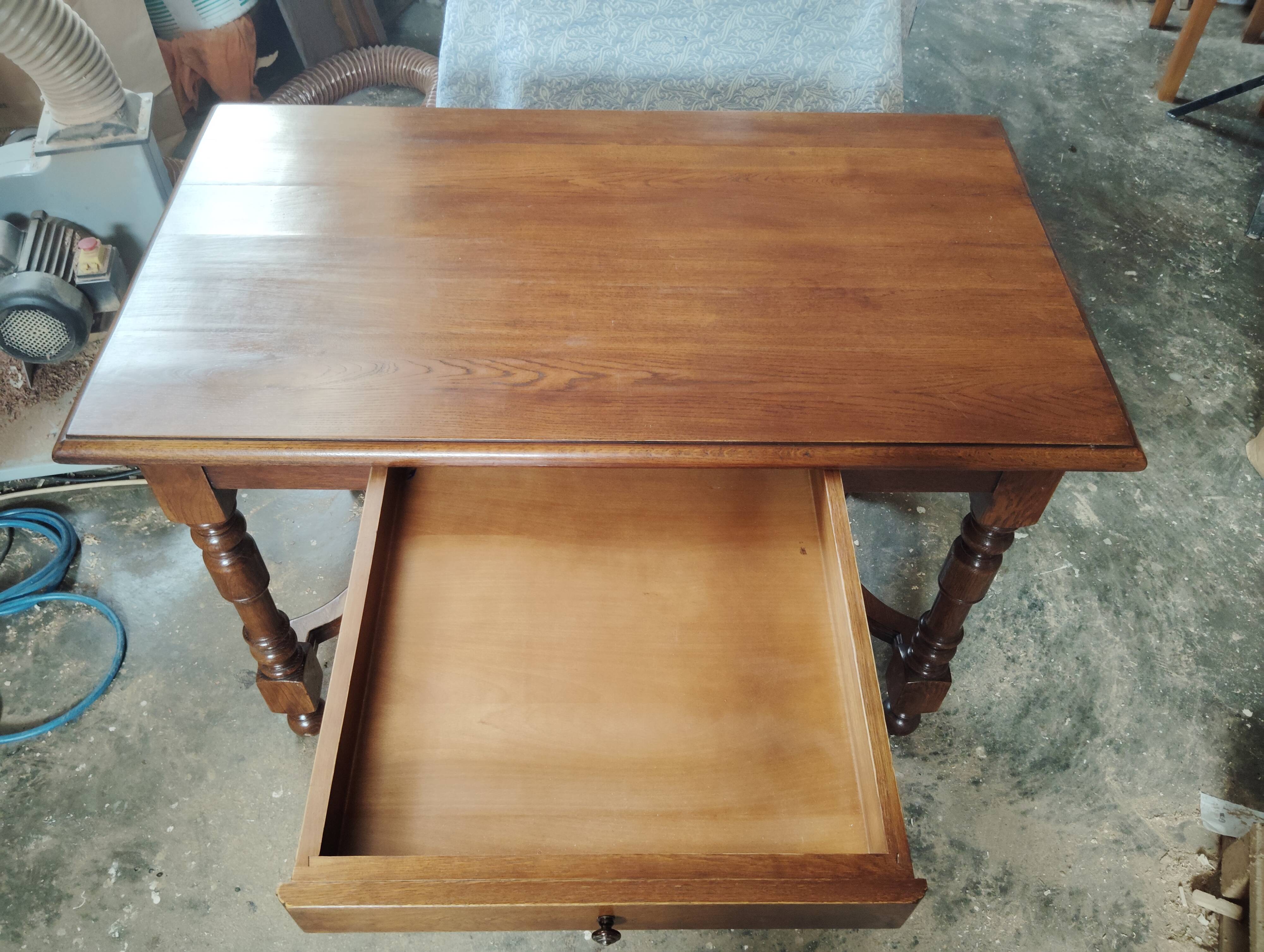 Table with turned legs