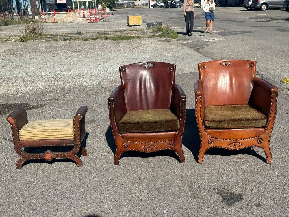 Lounge chairs and ottoman attributed to Otto Schultz for Boet AB, Sweden, 1930s, set of 3
