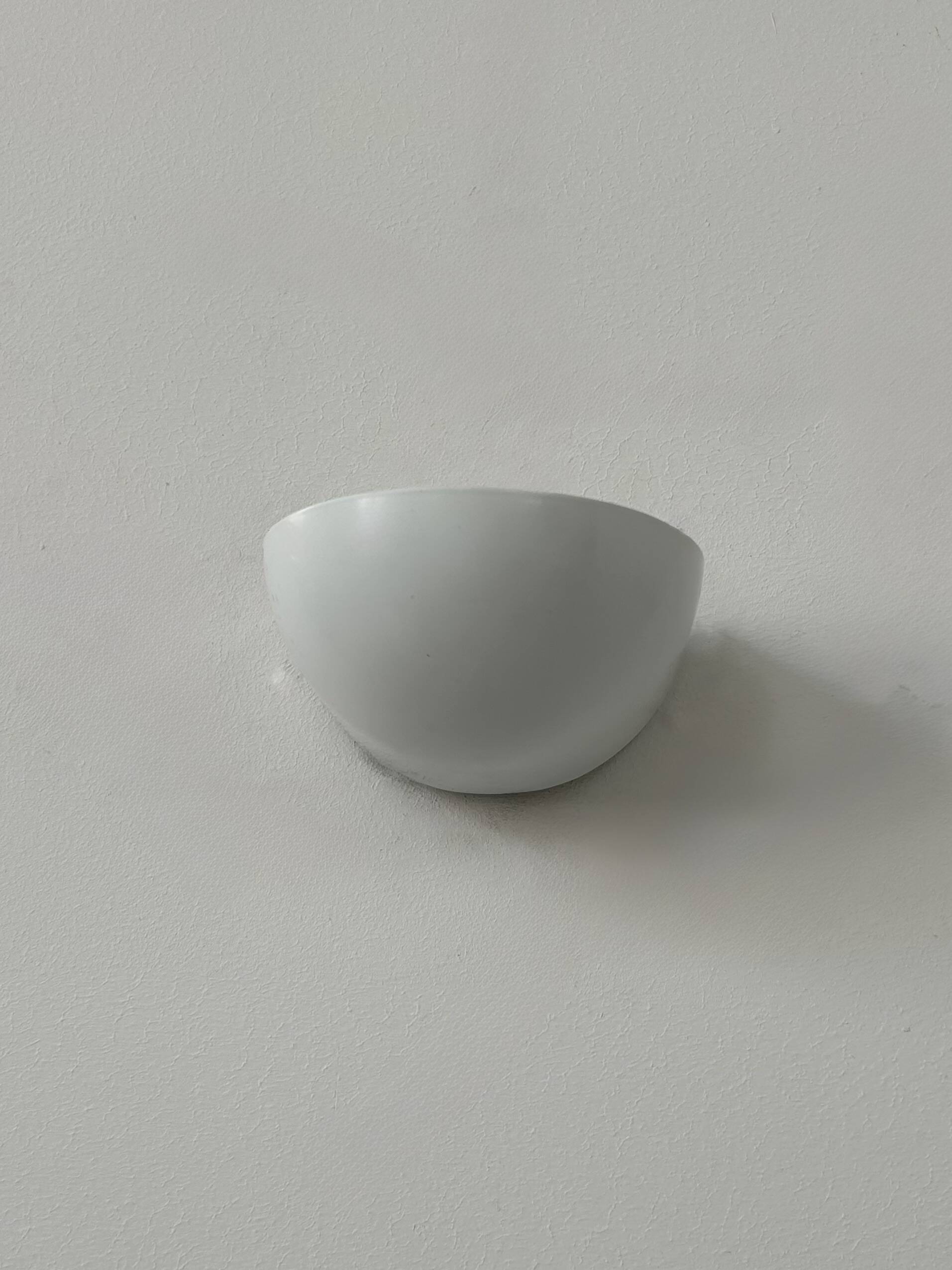 Pair of vintage wall lights in matte white lacquered metal, Italy, 1980.