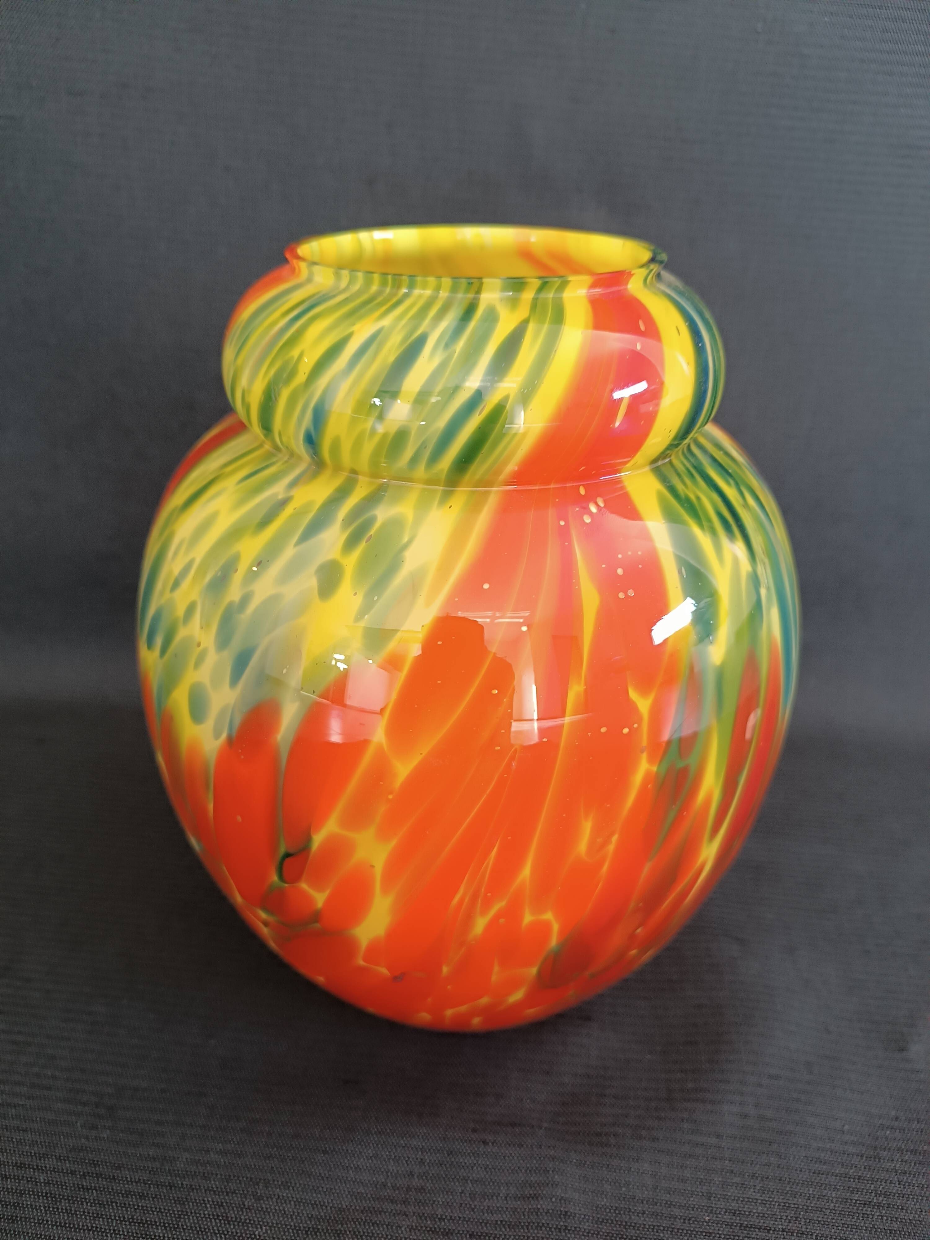 Vase art déco en verre multicouches.