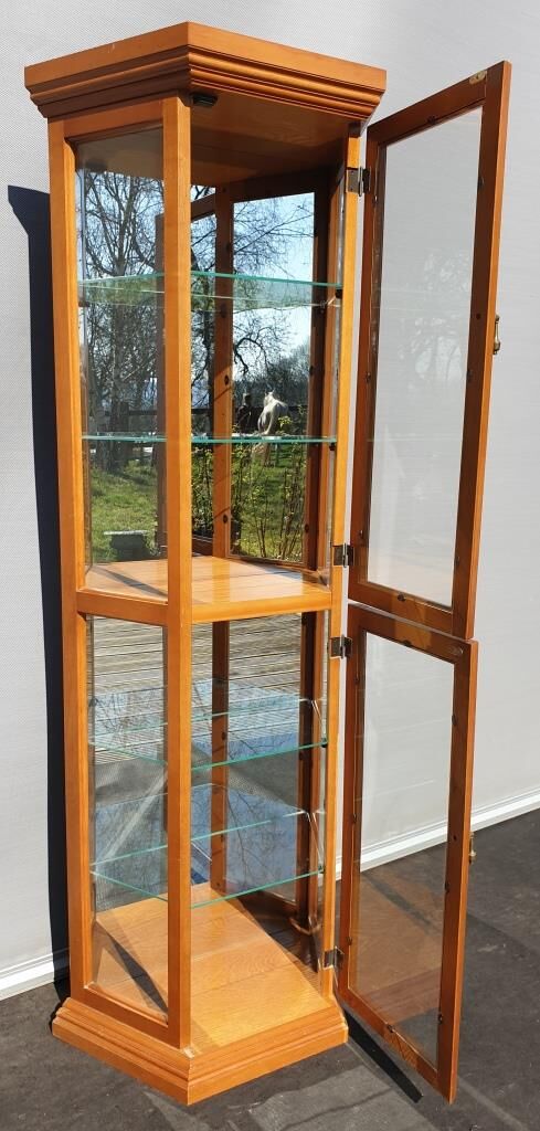 Trapeze window 4 shelves glass displays