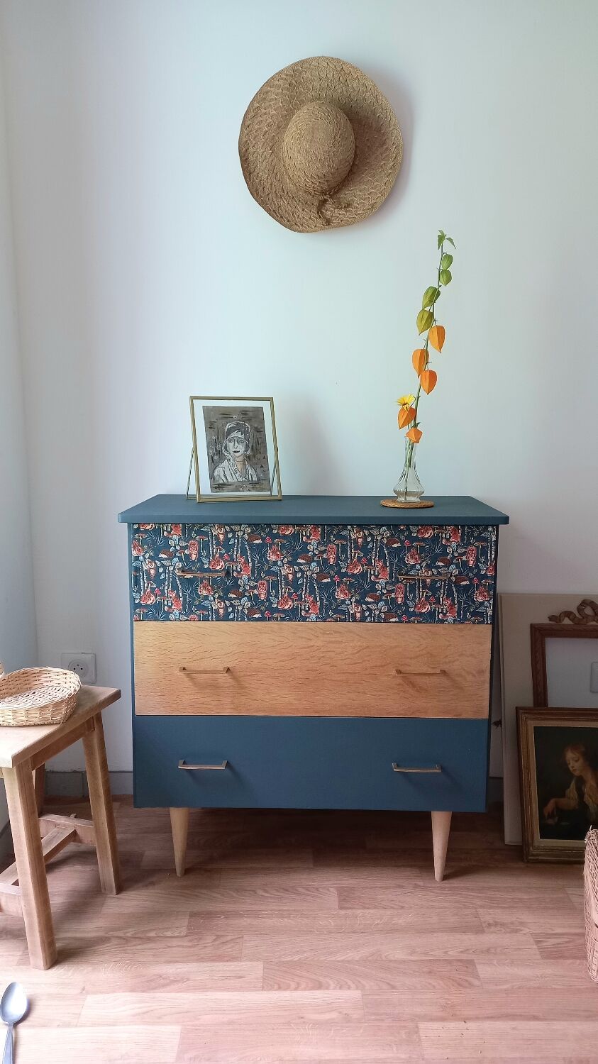 Vintage chest of drawers