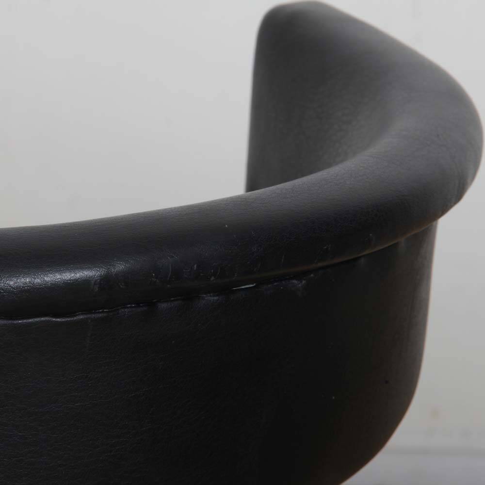 Pair of chairs attributed to Osvaldo Borsani, 1970