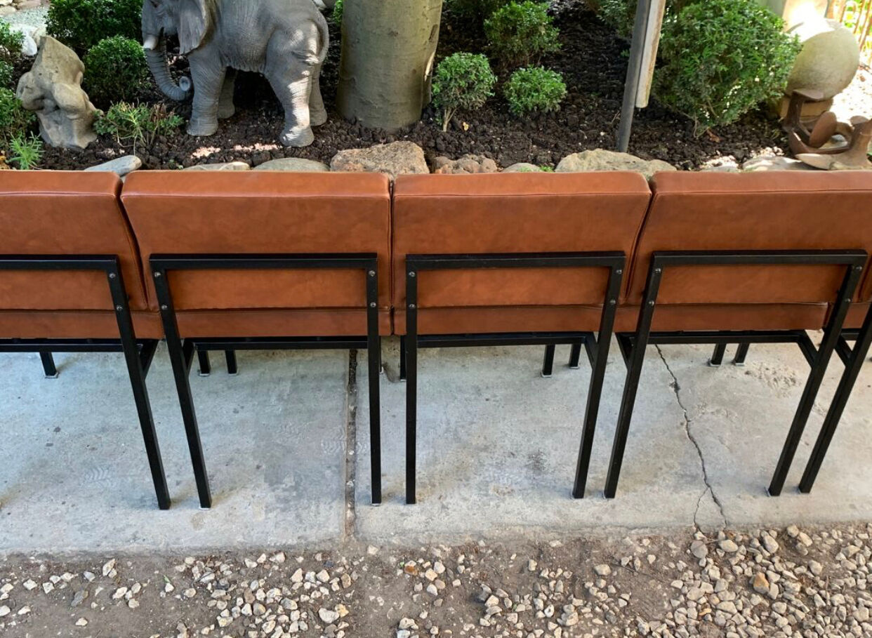 Suite de 5 chauffeuses skaï fauve 1950