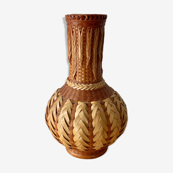 Vase braided natural fibers