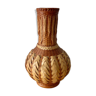 Vase braided natural fibers