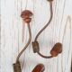 2 patères en métal et bois