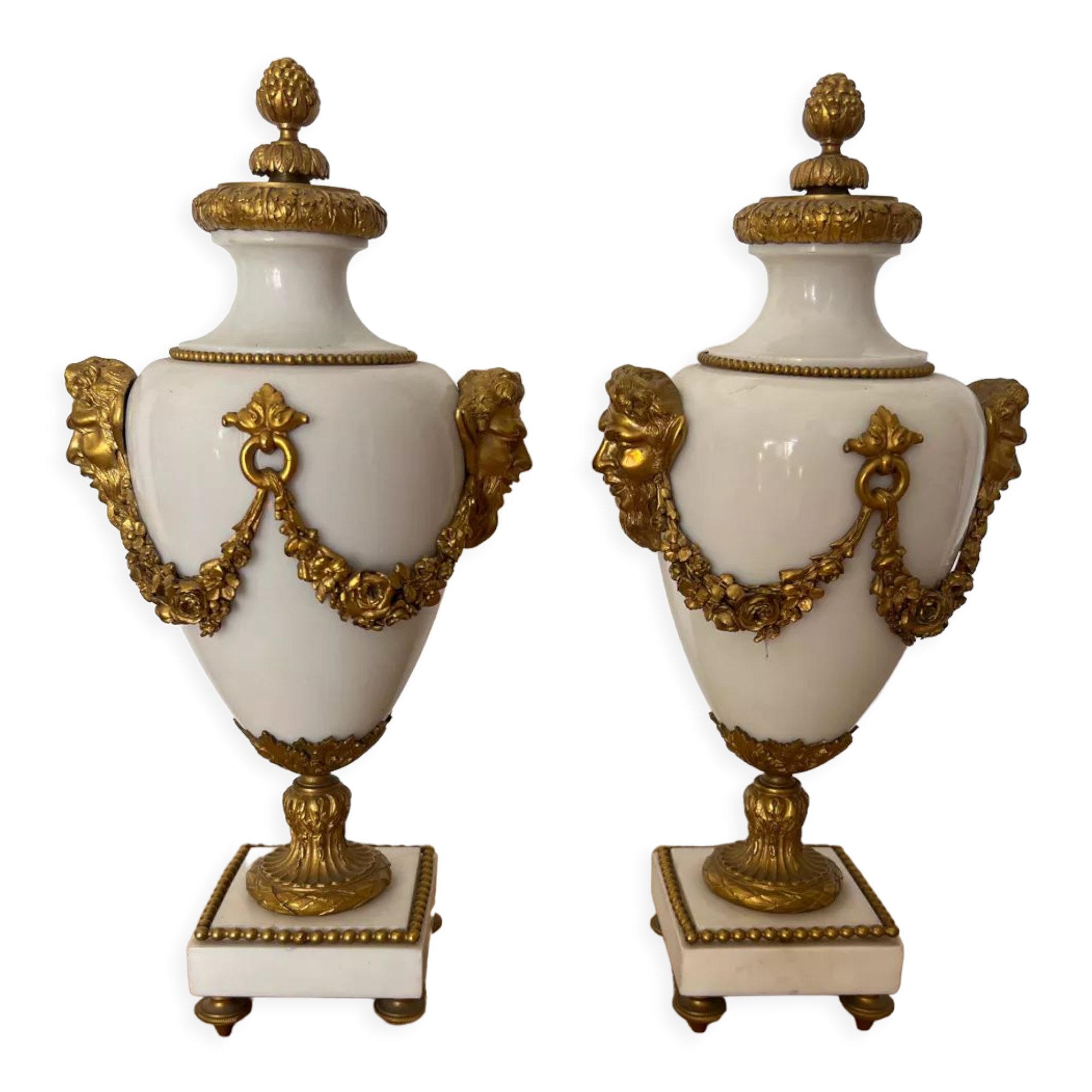 Paire de cassolettes en marbre et bronze de style Louis XVI