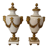 Paire de cassolettes en marbre et bronze de style Louis XVI