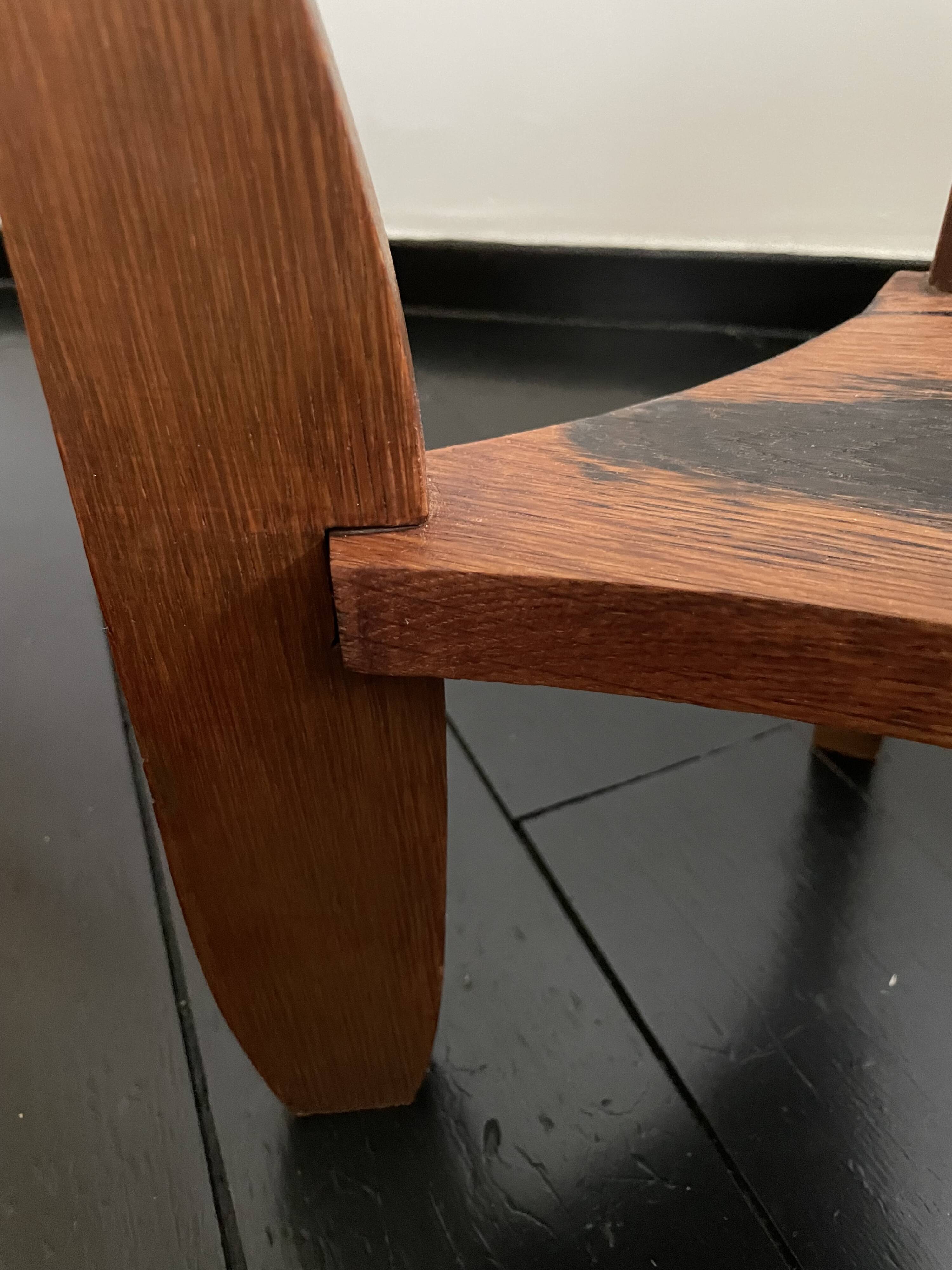 Art Deco, small, round oak side table. Amsterdamse school