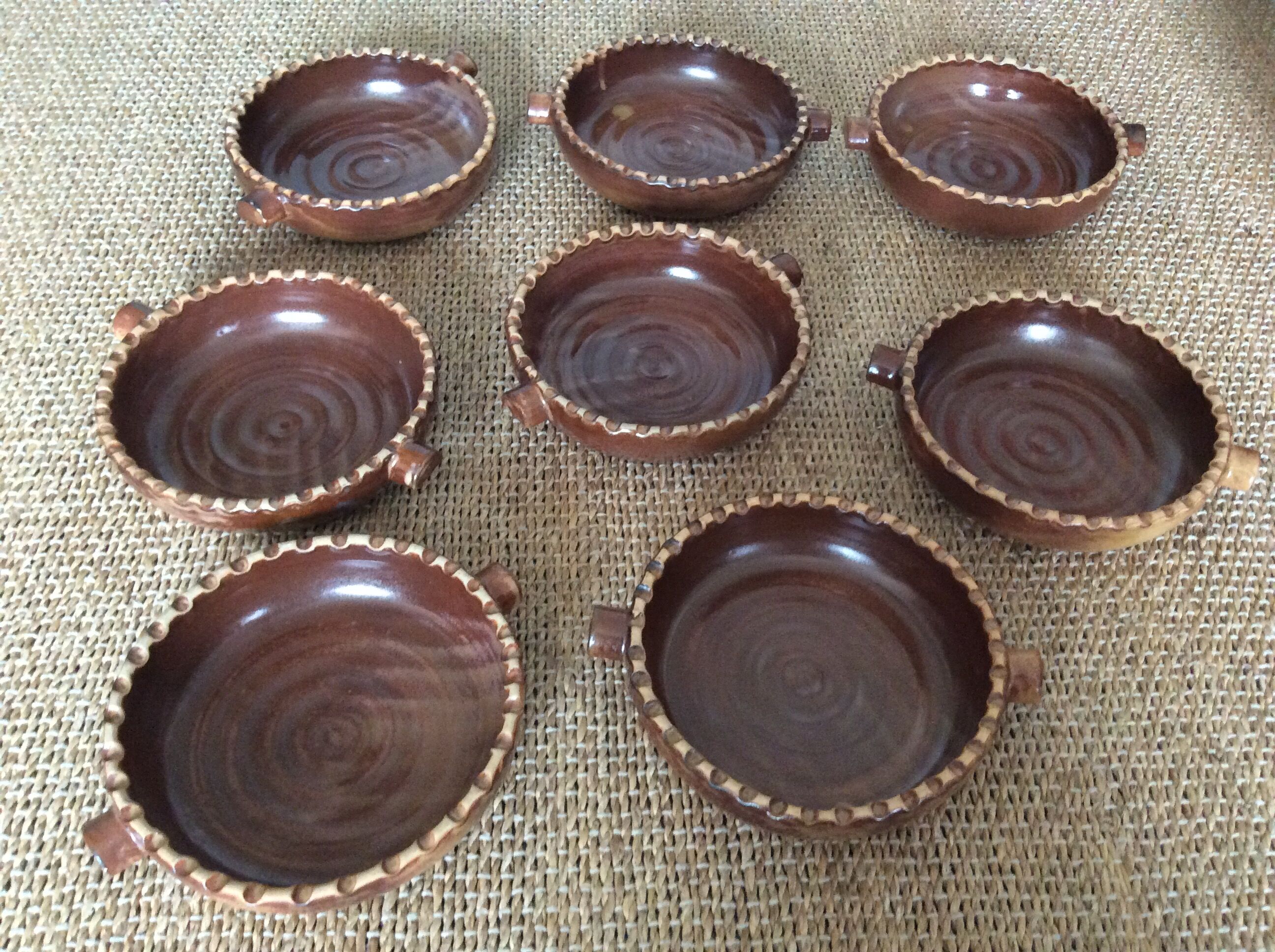 8 dishes in glazed terracotta