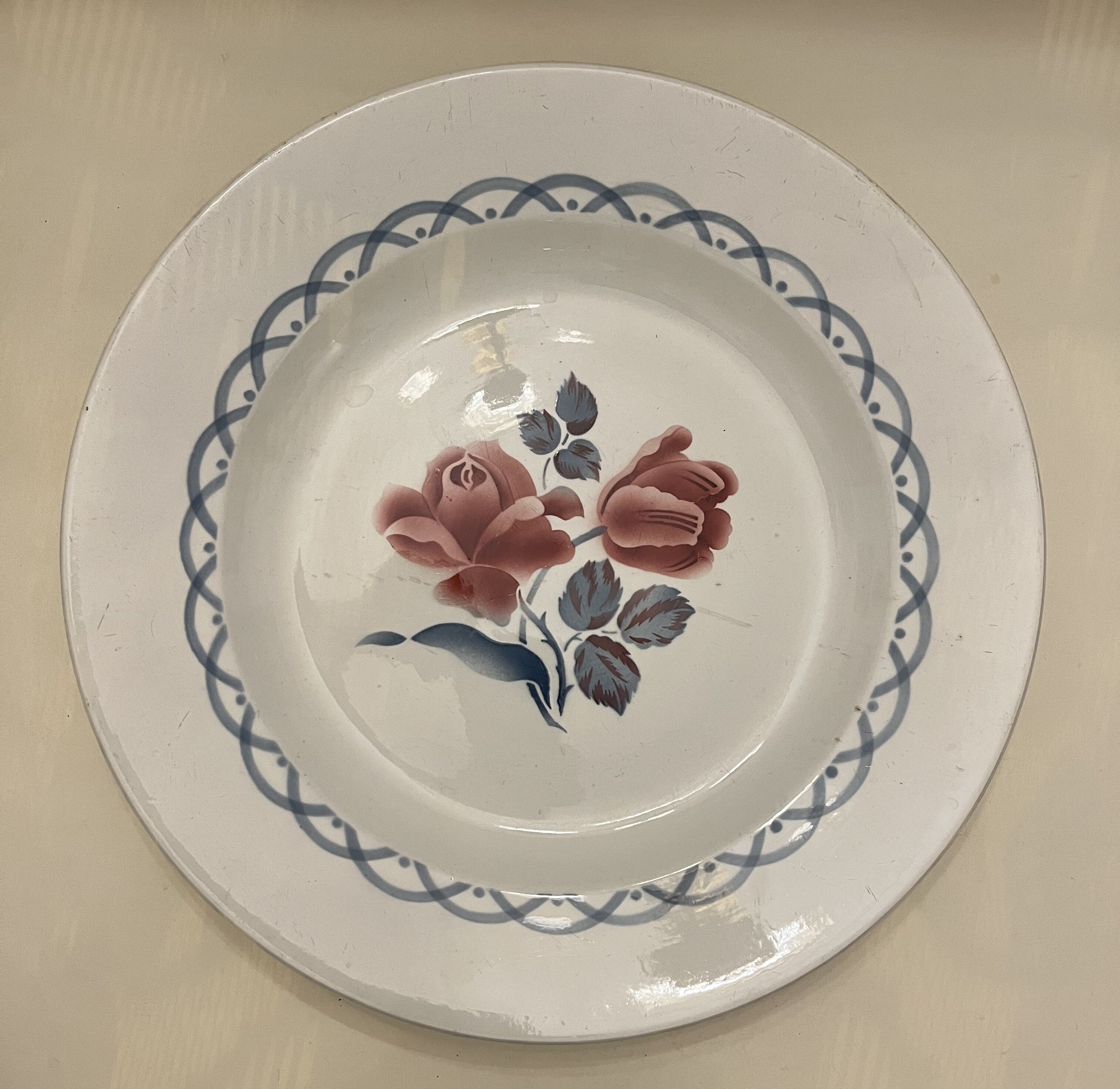 Set of two dishes