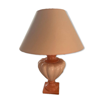 Pink shell-shaped lamp