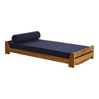 Banquette en bois et tissu bleu nuit, France, circa 1955