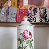 Porcelain pharmacy pot