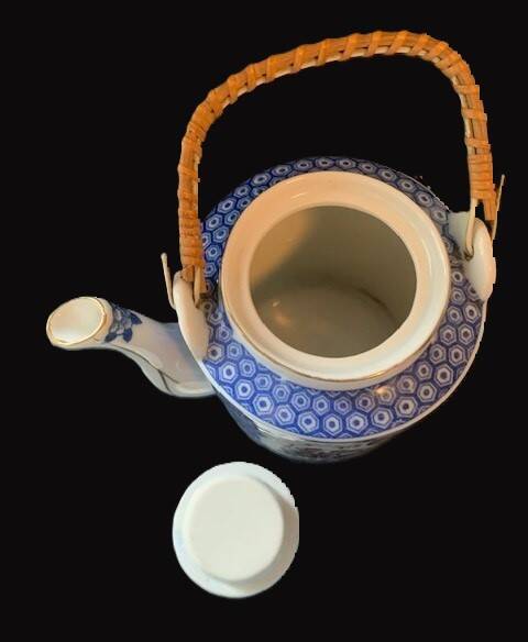 Porcelain teapot with Japanese decor