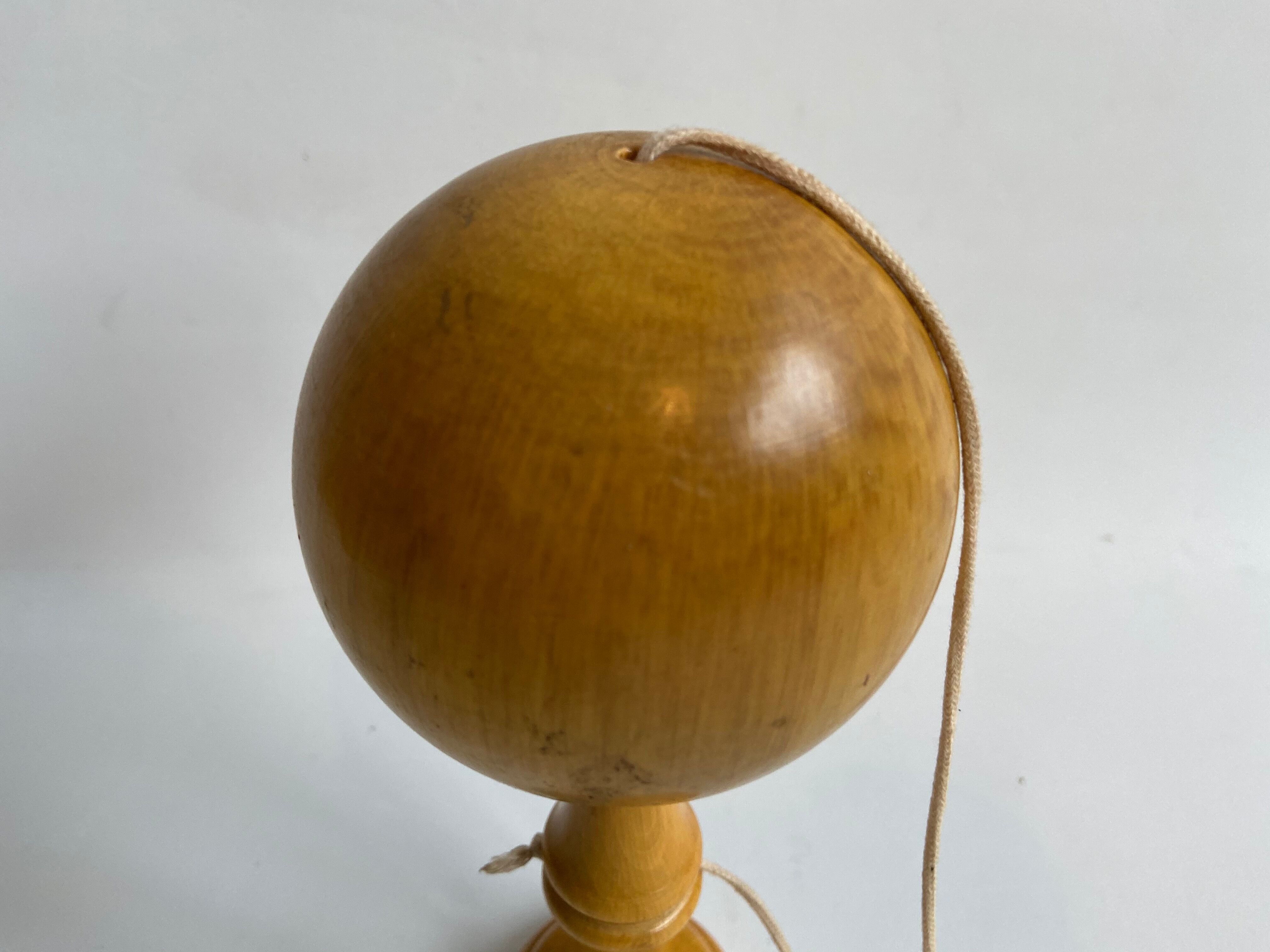 Light wood bilboquet