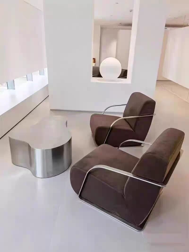 Table Basse Organique "Galet" – Finition Acier Brossé