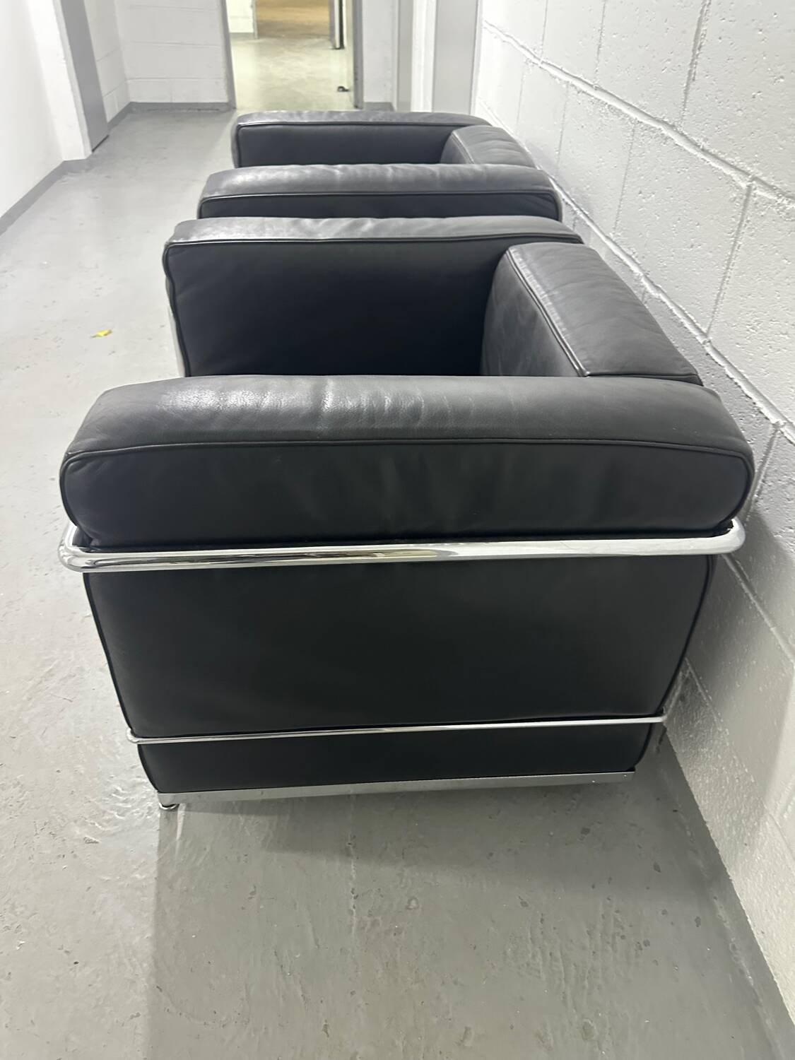 Paire de fauteuils LC2 Le Corbusier édition Cassina vintage