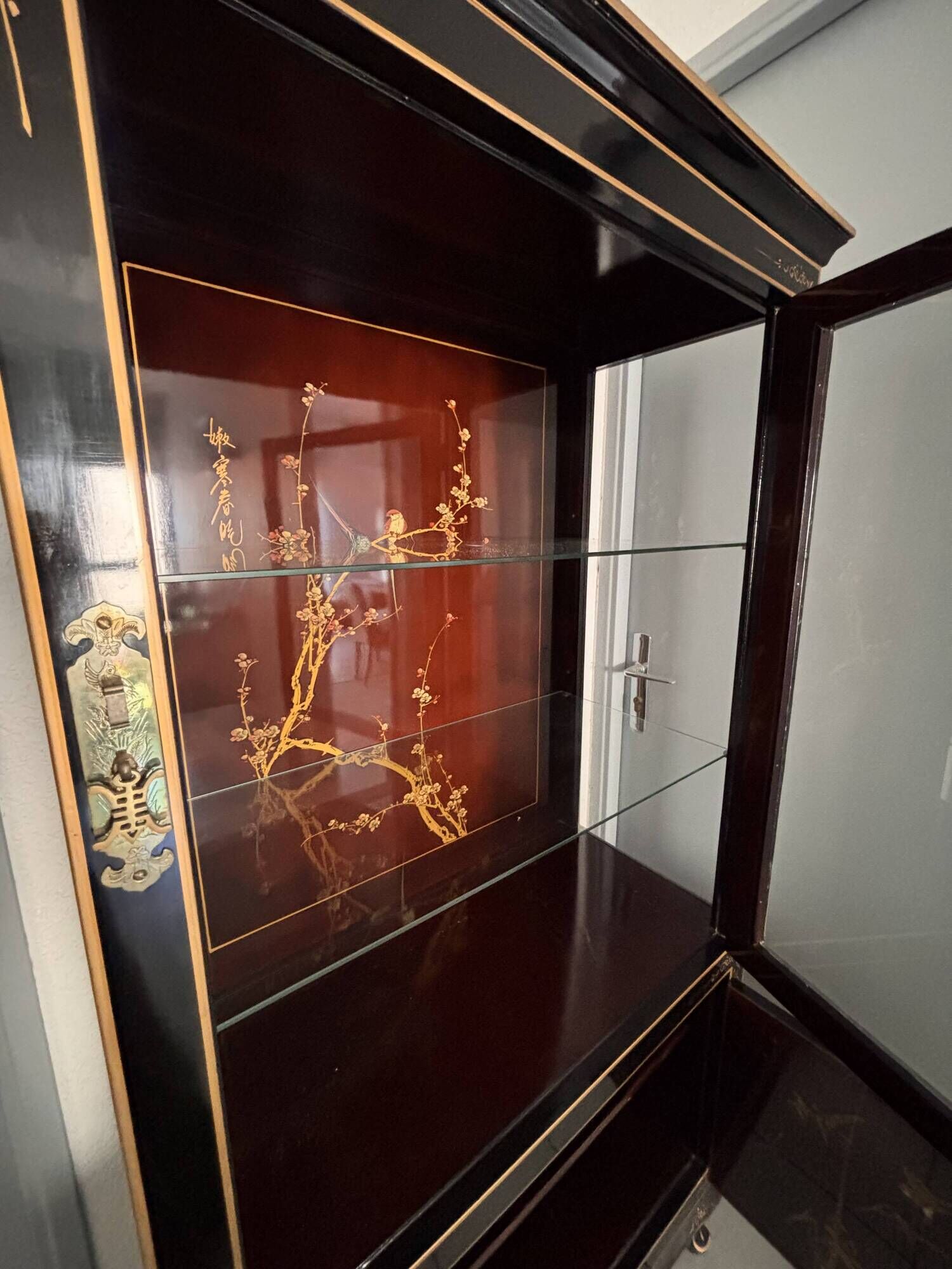 Large Asian Showcase in Black and Gold Lacquer - Display Cabinet
