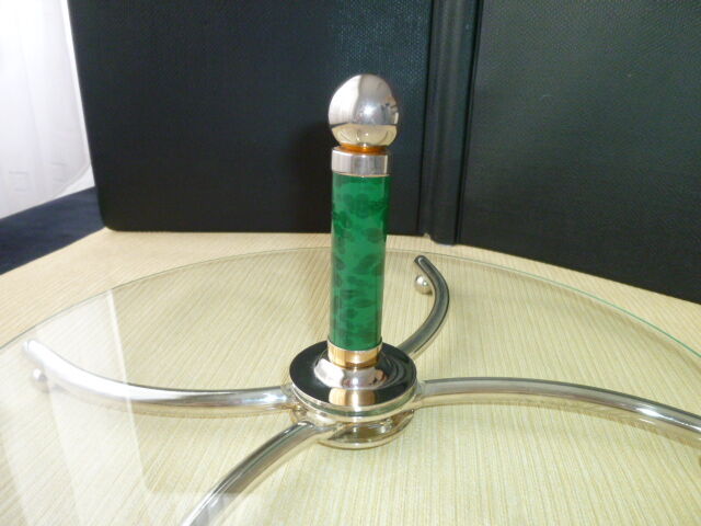 Cheese platter made of glass and silver metal