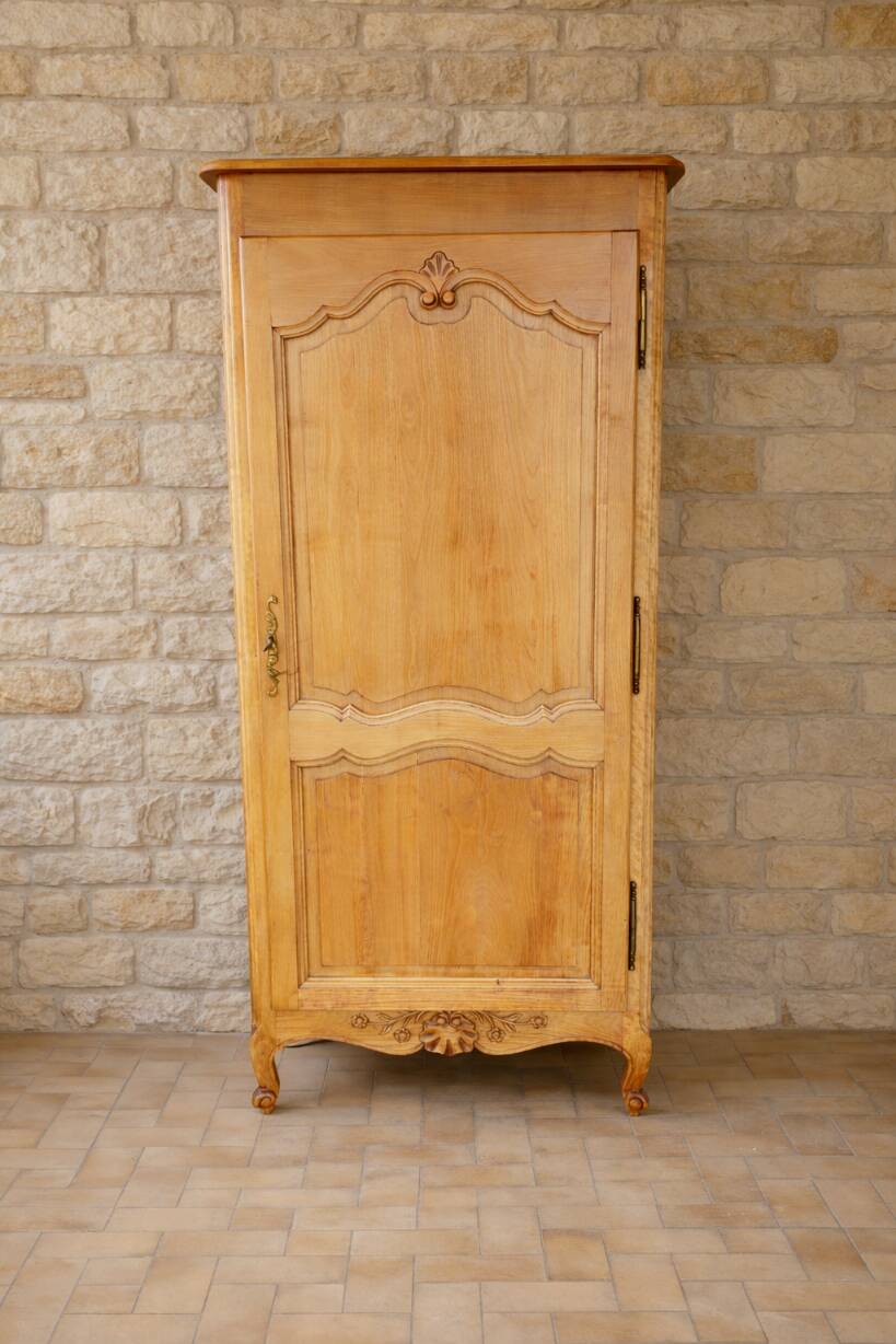 Louis XV rustic bonnetière in solid cherry wood, late 19th to early 20th century.