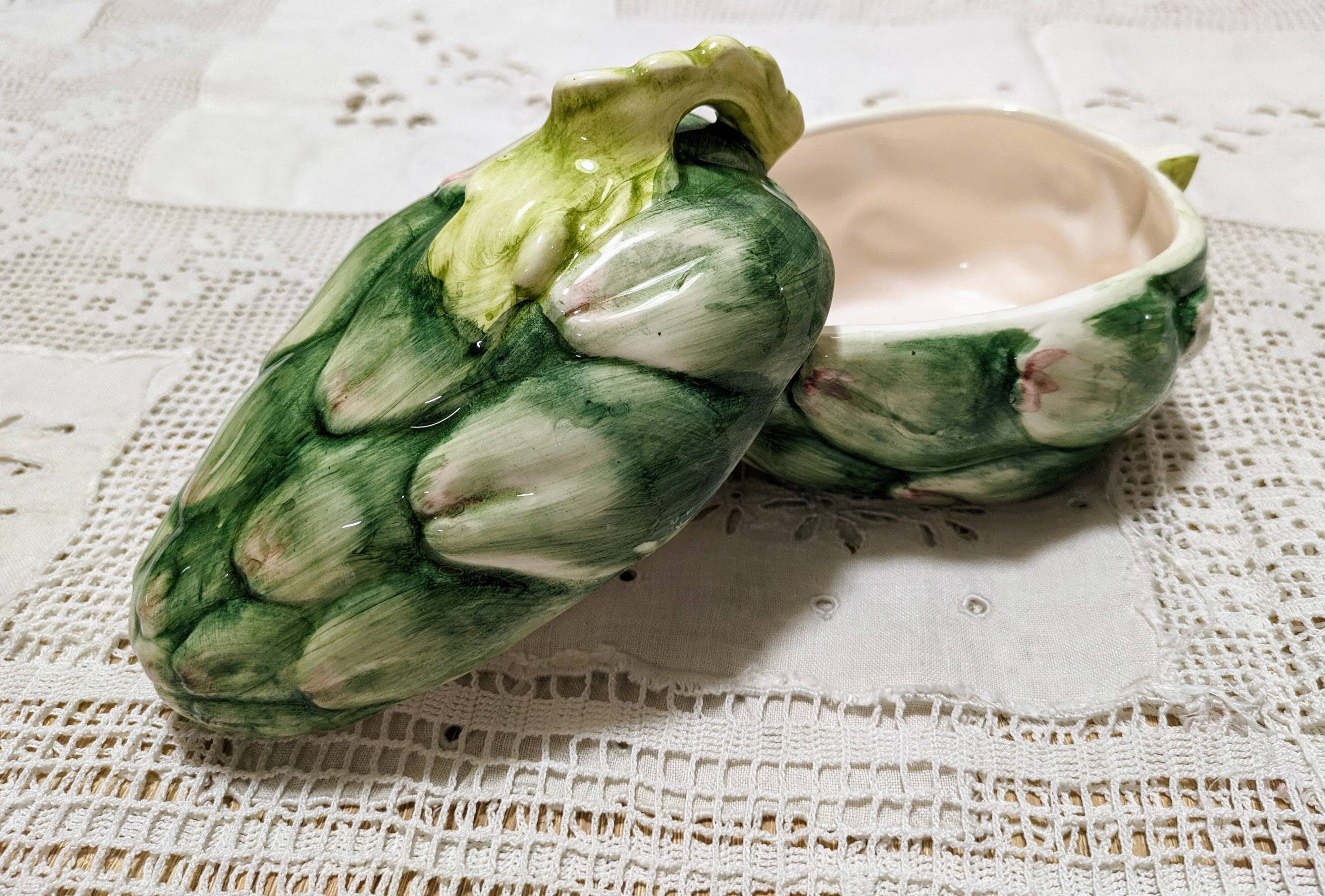 Small two-part dish, "asparagus" pattern, in slipware