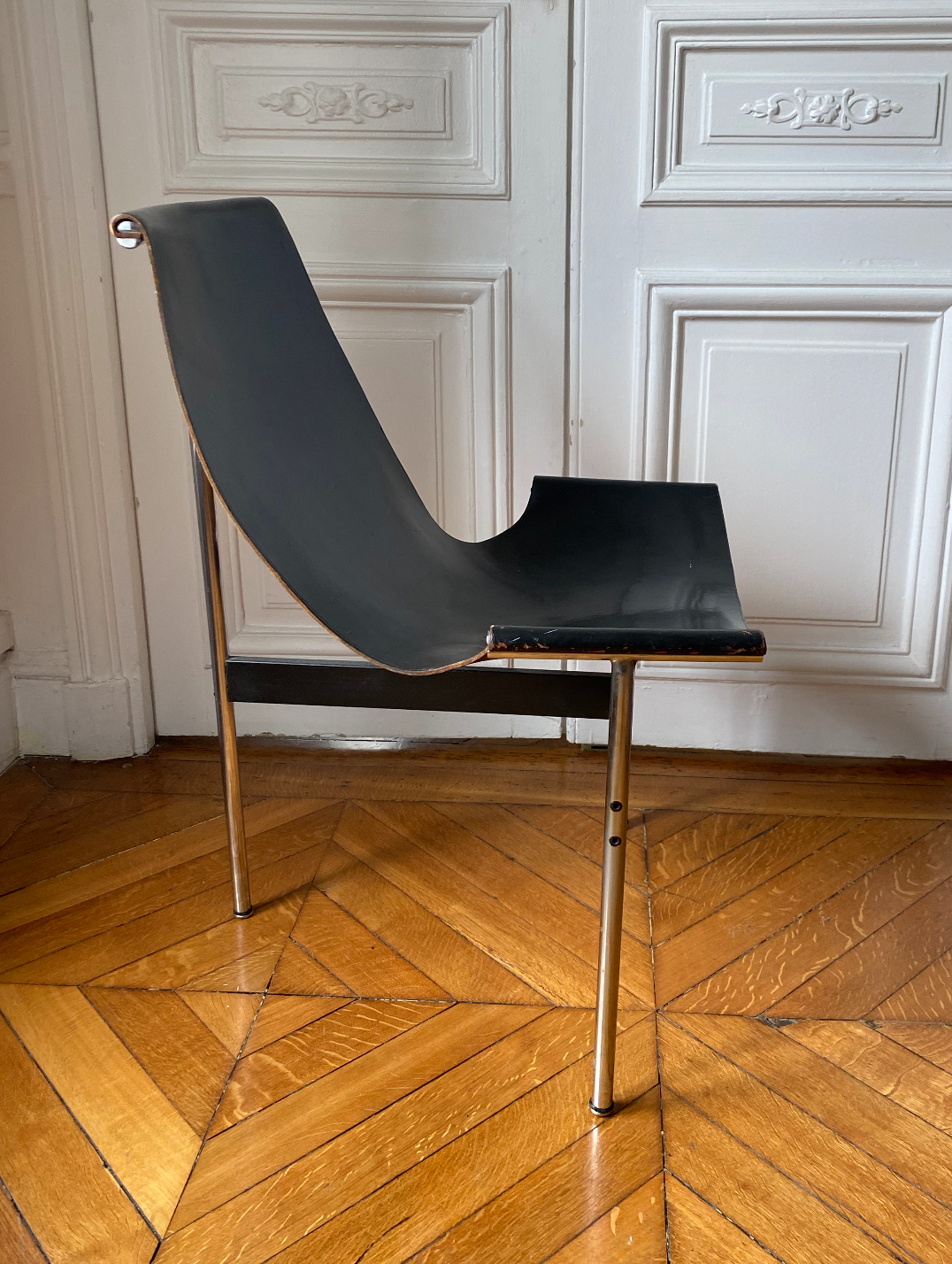 T chairs by Douglas Kelly, Ross Littell & William Katavolos,