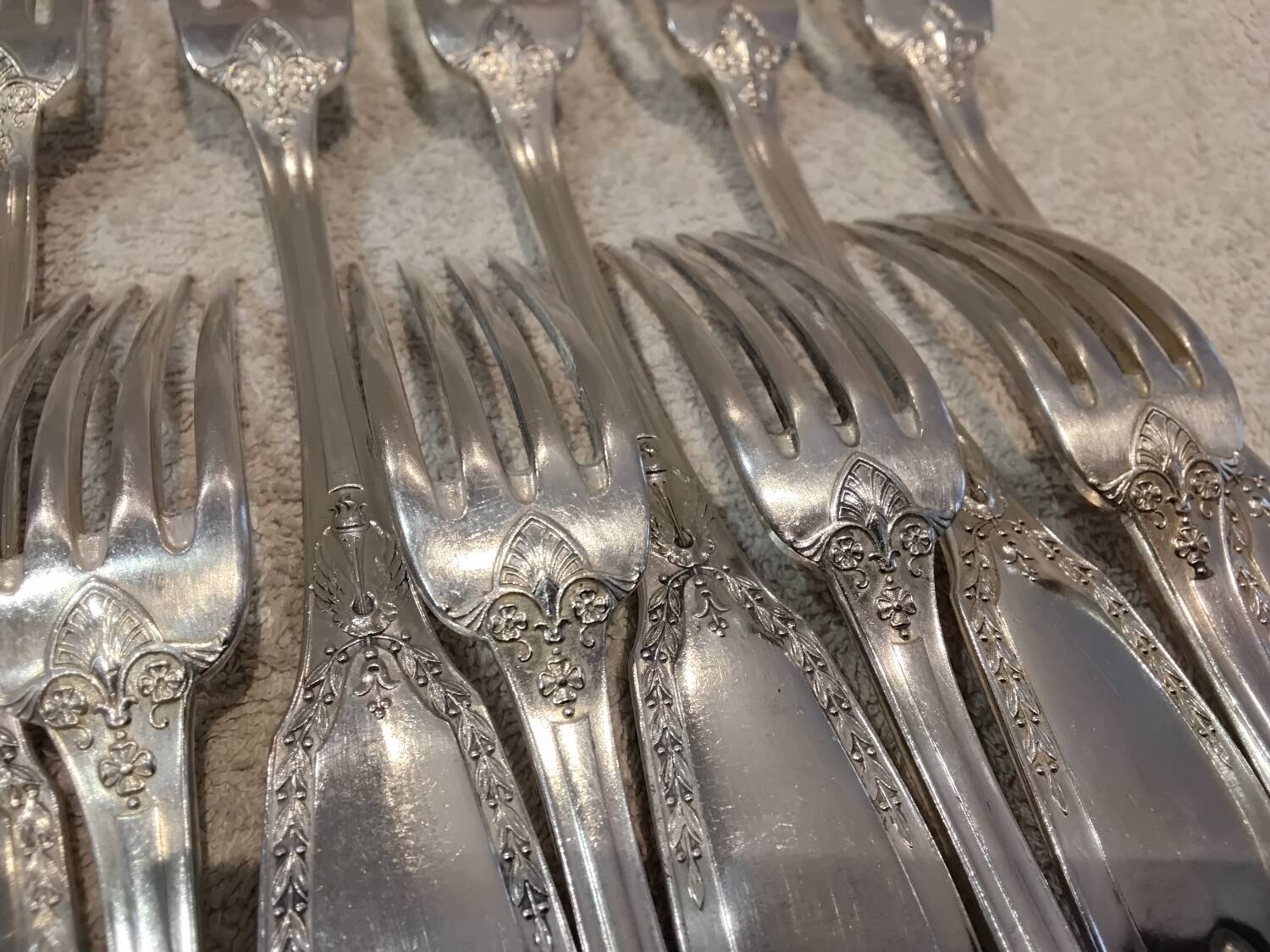 12 silver-plated metal table forks by Ravinet & Cie, Empire 81.