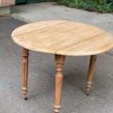 Renovated 18th century solid wood extendable round dining table with shutters