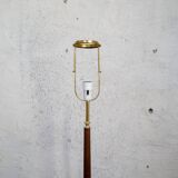 Mid-century floor lamp in brass and polished wood by Böhlmarks, Sweden, 1940s.