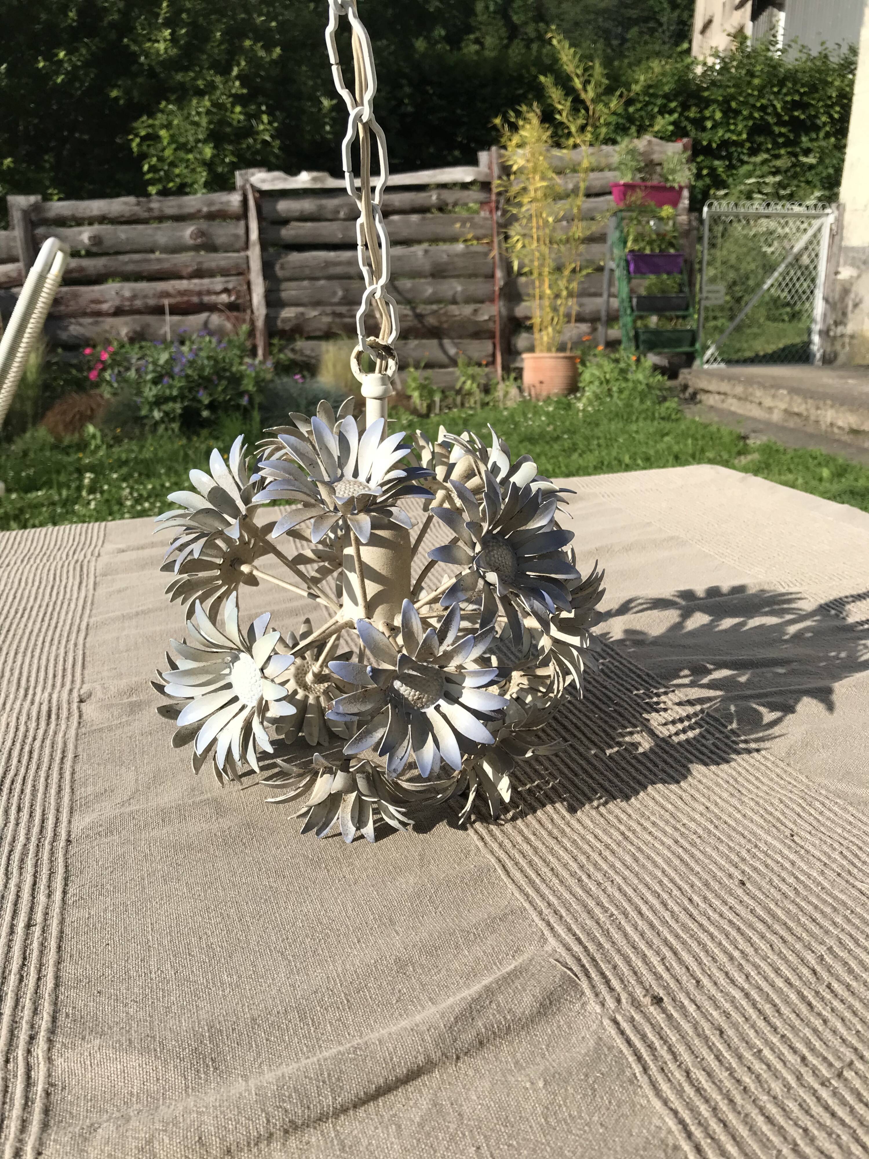 Suspension daisies in metal art deco