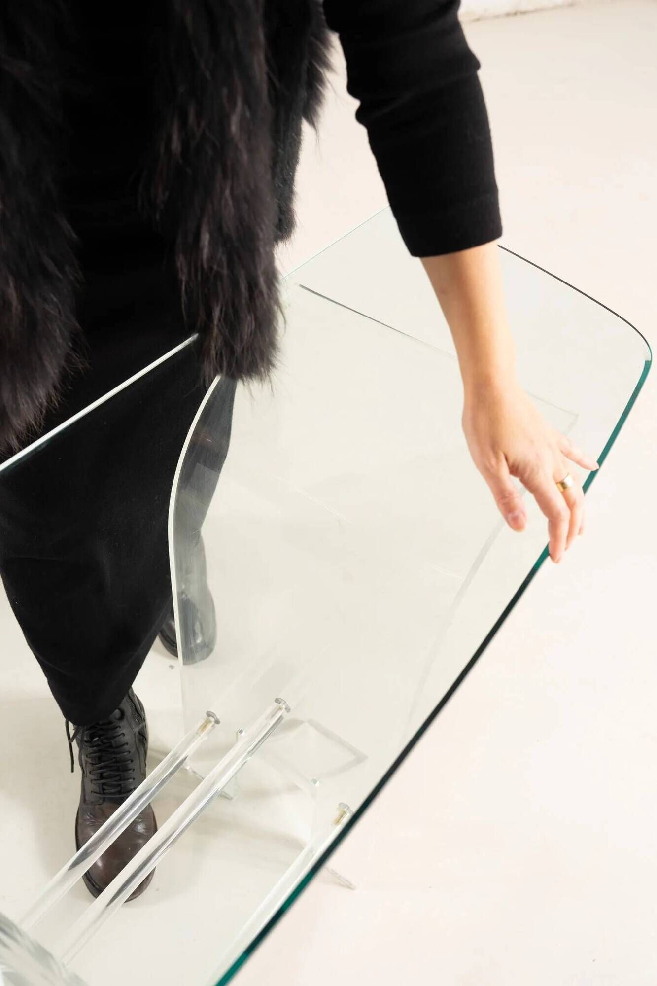 GLASS & PLEXI CONSOLE