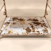 Table de toilette style Napoléon III en fer forgé et émail – décor fleurs de lys