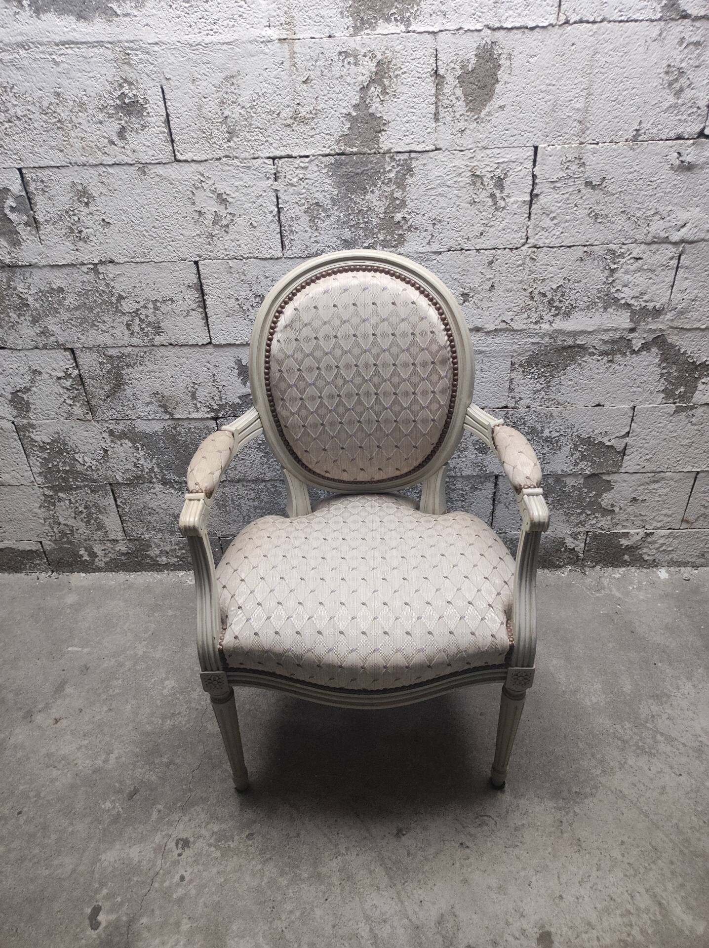 Lot de 2 fauteuils médaillon style Louis XVI