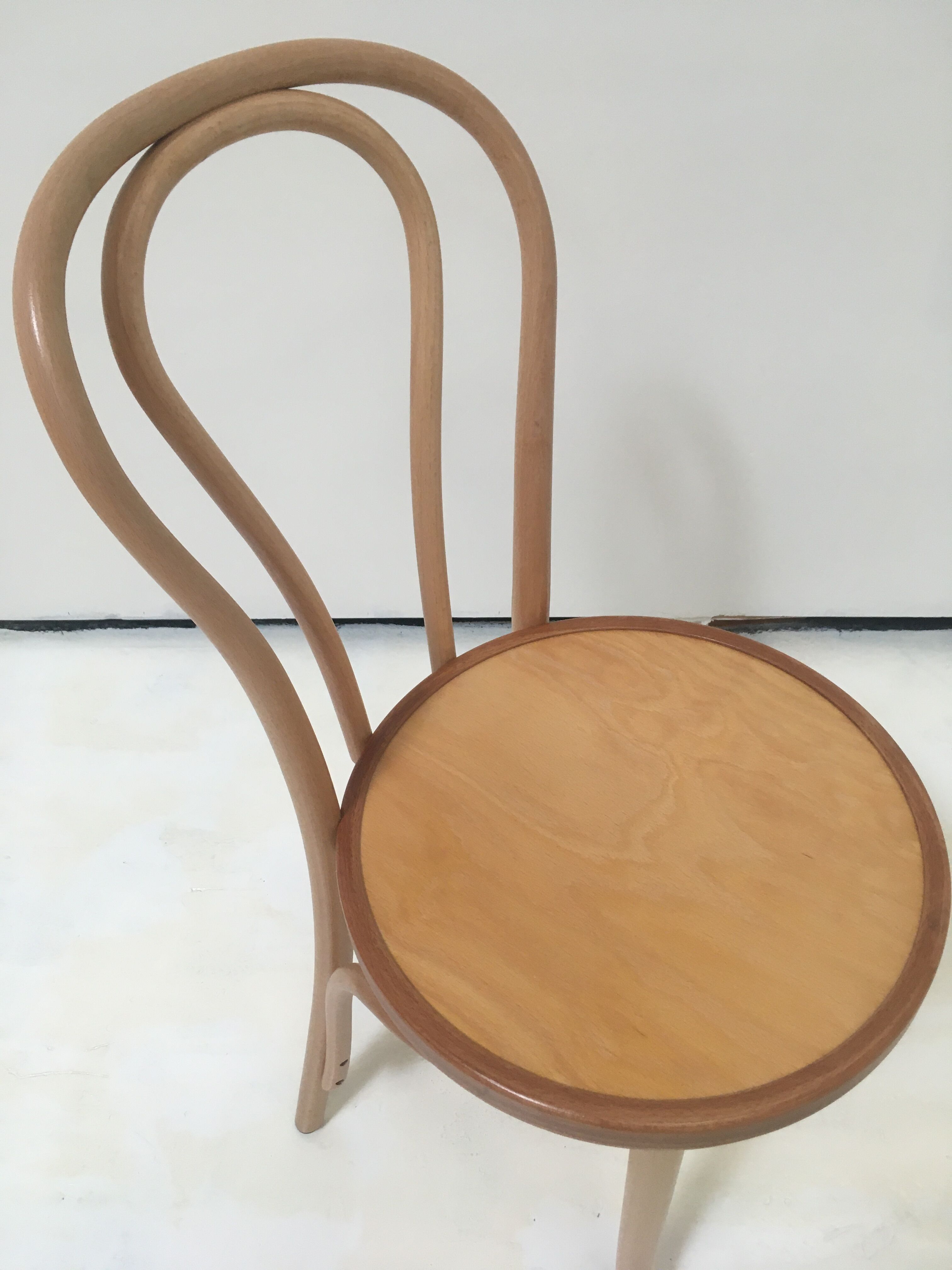 Lot of 6 curved wooden chairs type bistro