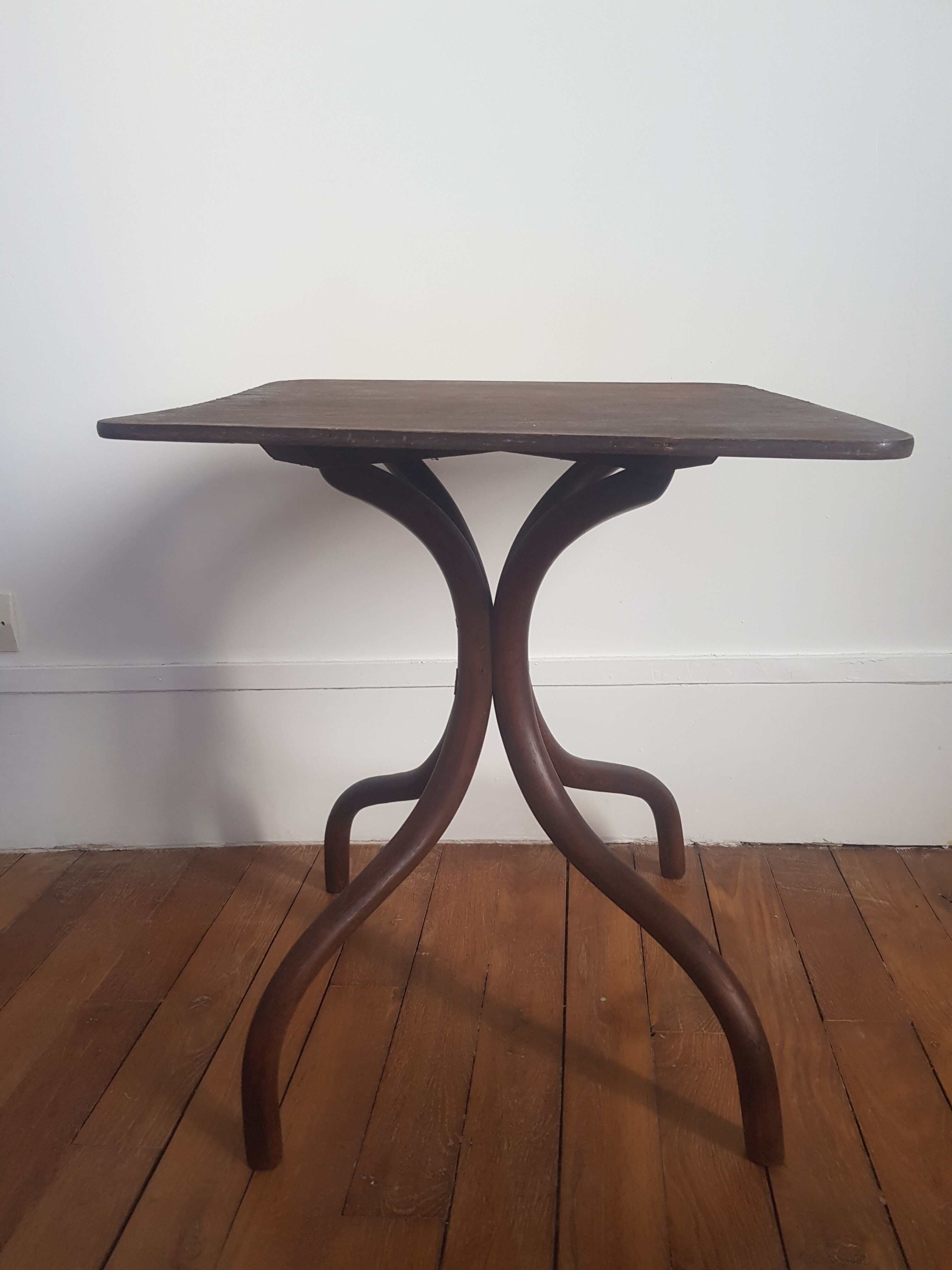 Old gueridon in wood