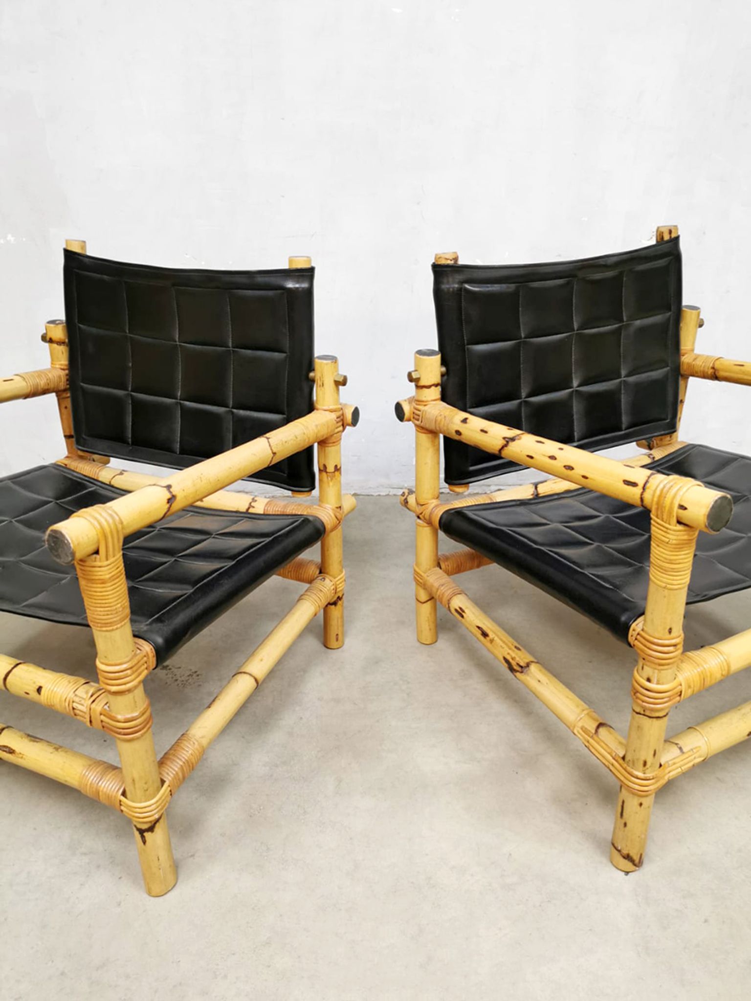 Ensemble de 3 fauteuils de safari suédois de conception de midcentury et ottoman