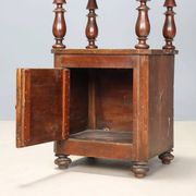 Table de chevet ancienne Louis-Philippe en noyer, Italie, XIXe siècle