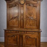Louis XV two-body buffet Charolais in walnut, from the 18th century.