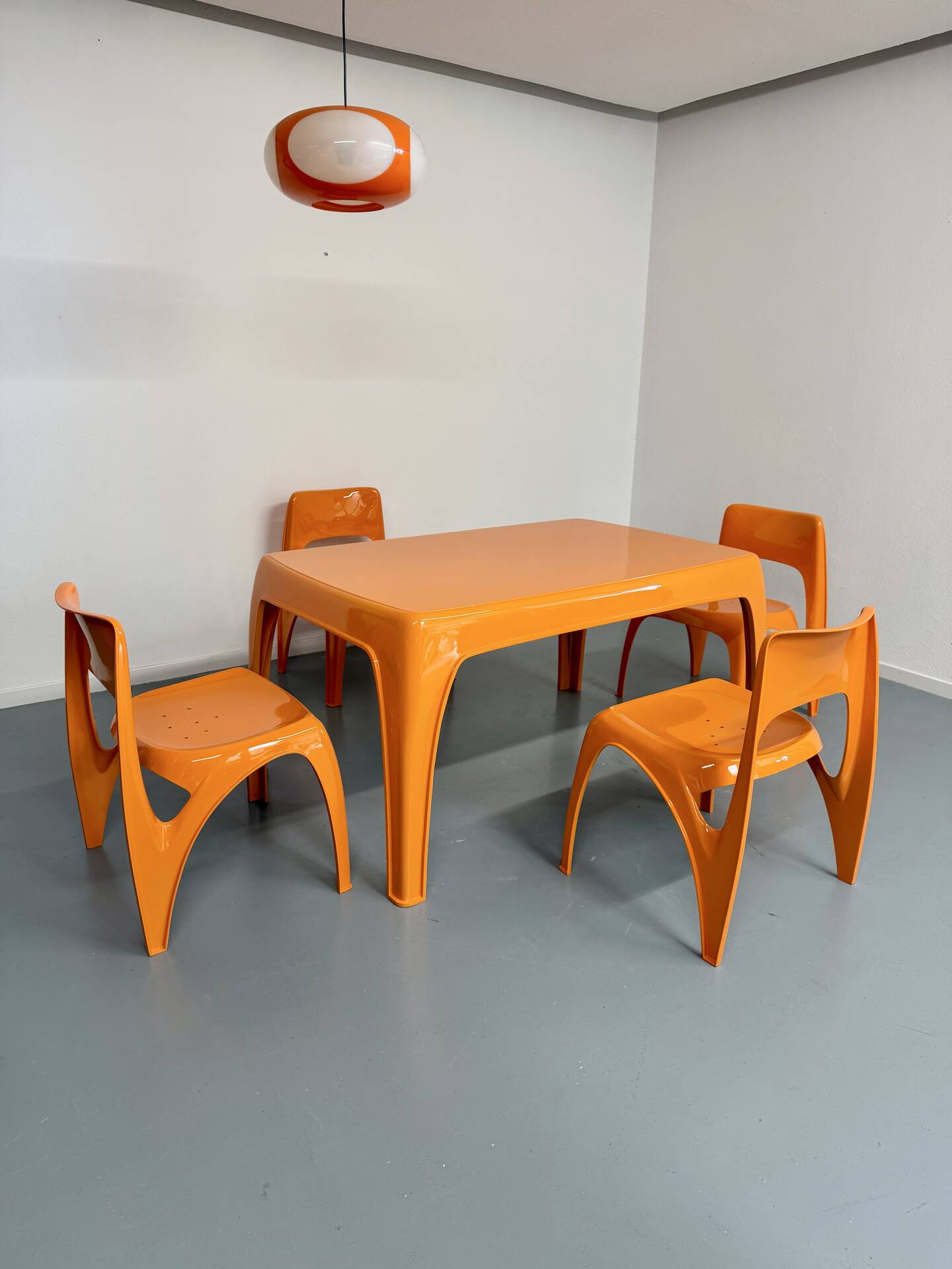 Table and 4 dining chairs designed by Preben Fabricius, Interplast, 1970s.